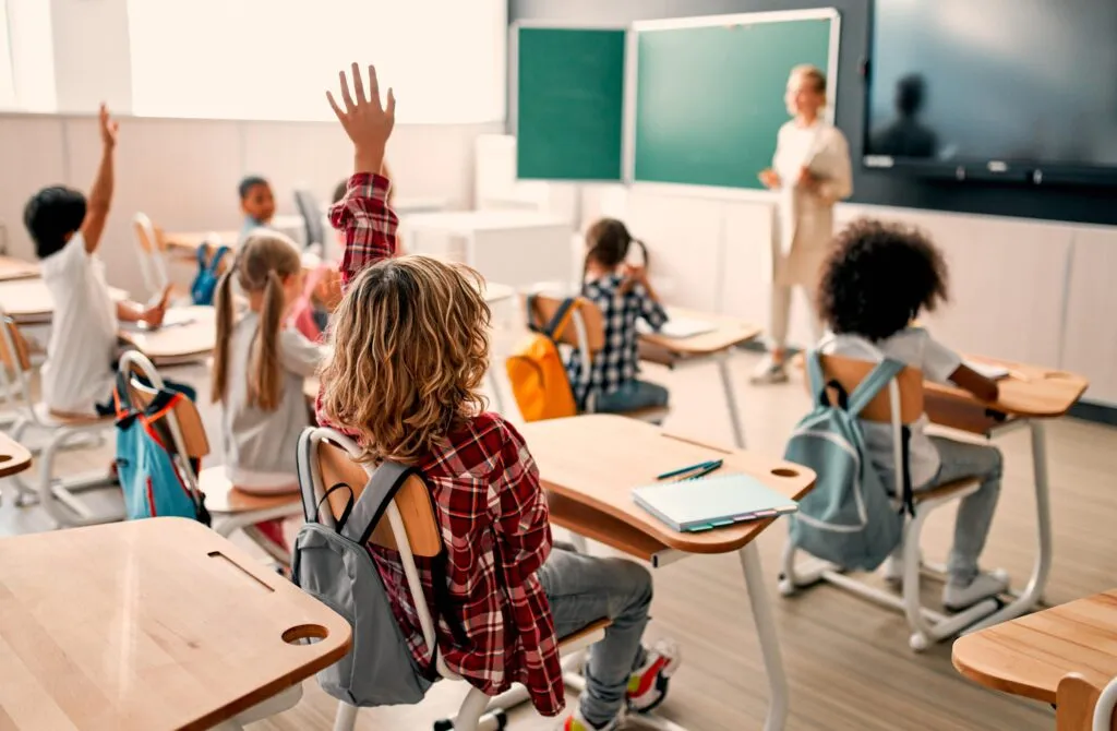 niños en clase